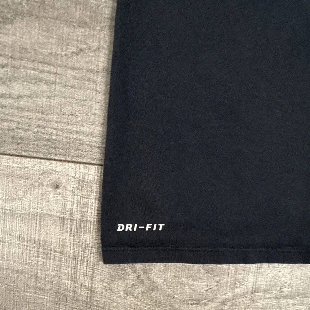 MINT Condition! Dri-FIT Nike Tee Men's L Black Graphic  Crew Neck T-Shirt